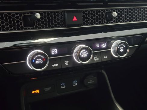 Used 2025 Honda Civic Sport image 32