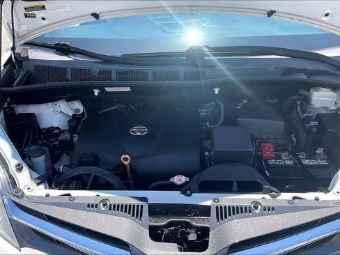 Used 2020 Toyota Sienna XLE Premium AWD/4WD image 30