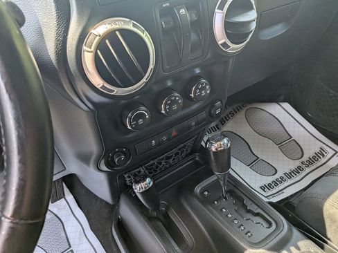 Used 2011 Jeep Wrangler Sahara image 19