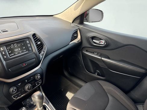Used 2016 Jeep Cherokee Latitude AWD/4WD image 25