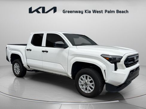 Used 2025 Toyota Tacoma SR AWD/4WD image 1