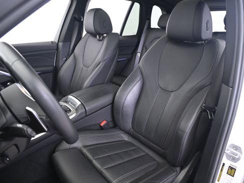 Used 2020 BMW X5 xDrive40i w/ M Sport Package image 30