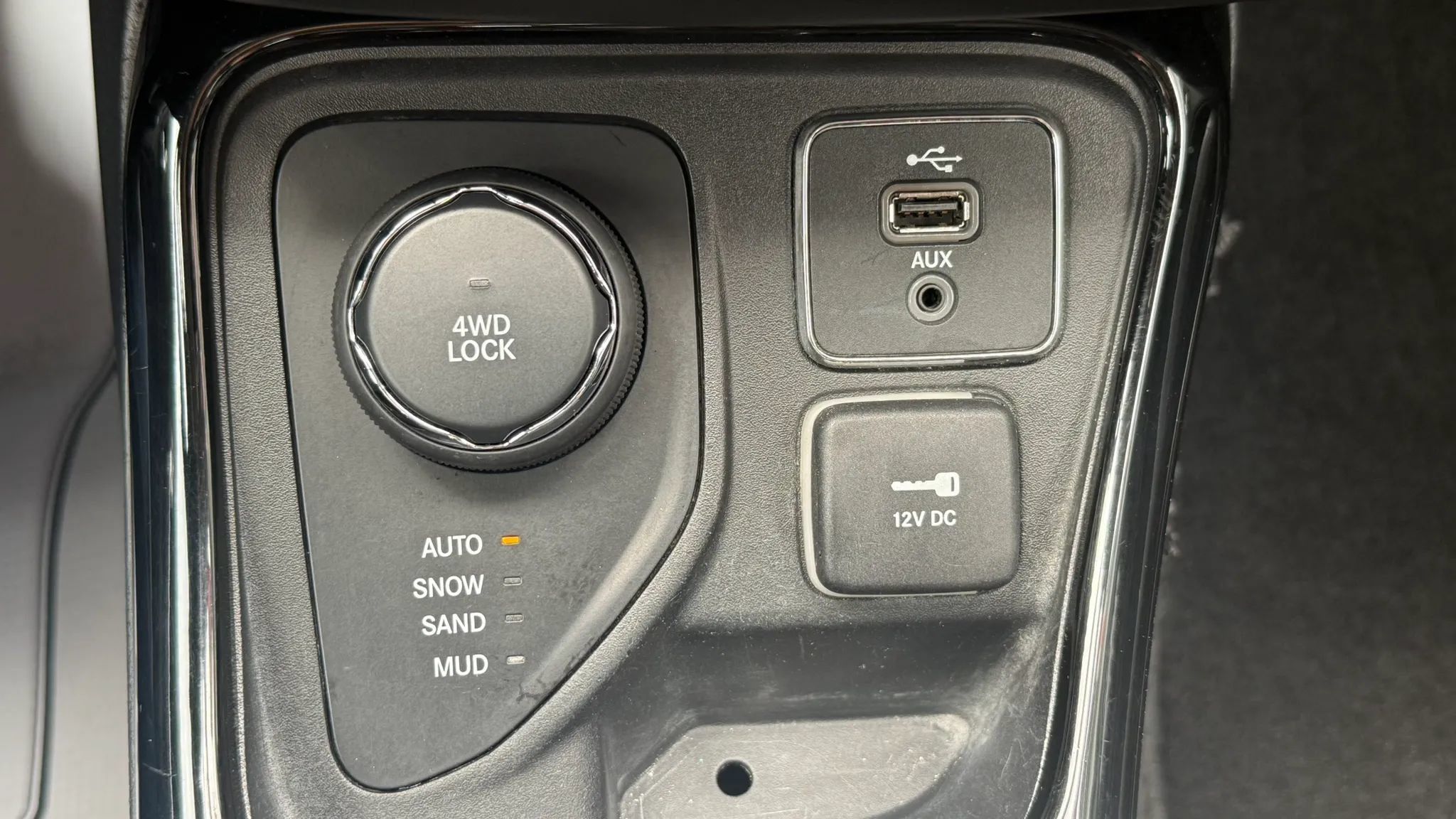 Used 2018 Jeep Compass Limited w/ Navigation Group AWD/4WD image 19