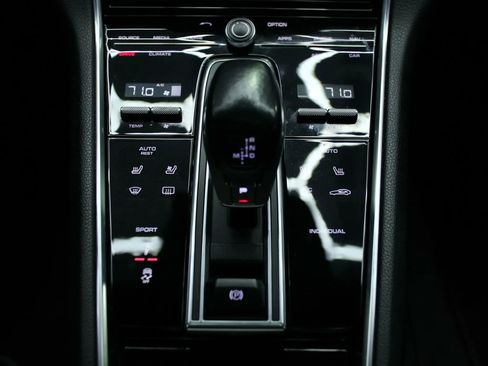 Used 2017 Porsche Panamera 4 image 38