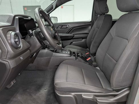 Used 2023 Chevrolet Colorado W/T RWD image 4