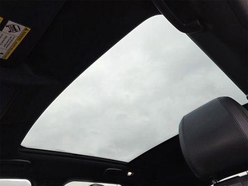 Used 2019 Land Rover Discovery Sport HSE image 18