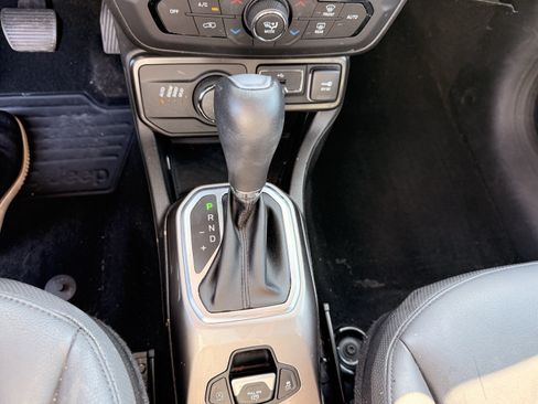 Certified 2022 Jeep Renegade Limited AWD/4WD image 9