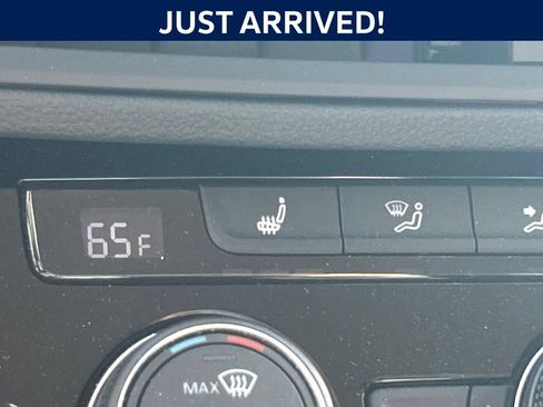 Certified 2023 Volkswagen Jetta SE FWD image 18