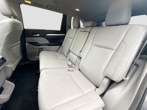 Used 2014 Toyota Highlander XLE image 25
