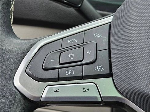 Used 2023 Volkswagen Tiguan SE R-Line image 15