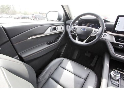 Certified 2025 Ford Explorer Active w/ Active Comfort Package image 12