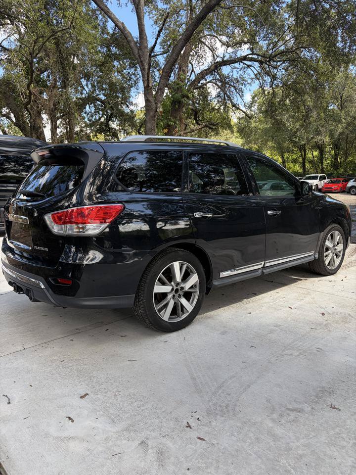Used 2015 Nissan Pathfinder Platinum FWD image 3