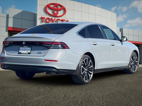 Used 2025 Honda Accord Touring image 3