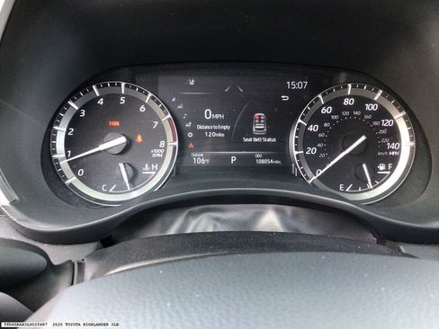 Used 2020 Toyota Highlander XLE FWD image 13