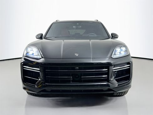 Certified 2025 Porsche Cayenne Turbo image 10