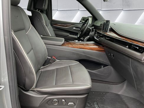 Used 2024 Cadillac Escalade Premium Luxury image 16