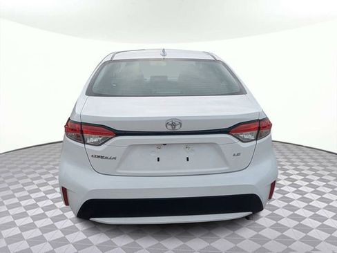 Used 2022 Toyota Corolla LE image 4
