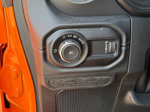 Used 2025 Jeep Wrangler Unlimited Sahara AWD/4WD image 18