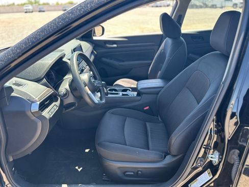 Used 2024 Nissan Altima 2.5 SV FWD image 13