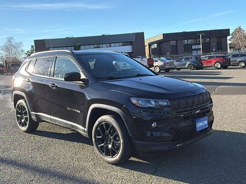 Used 2022 Jeep Compass Altitude w/ Convenience Group image 3