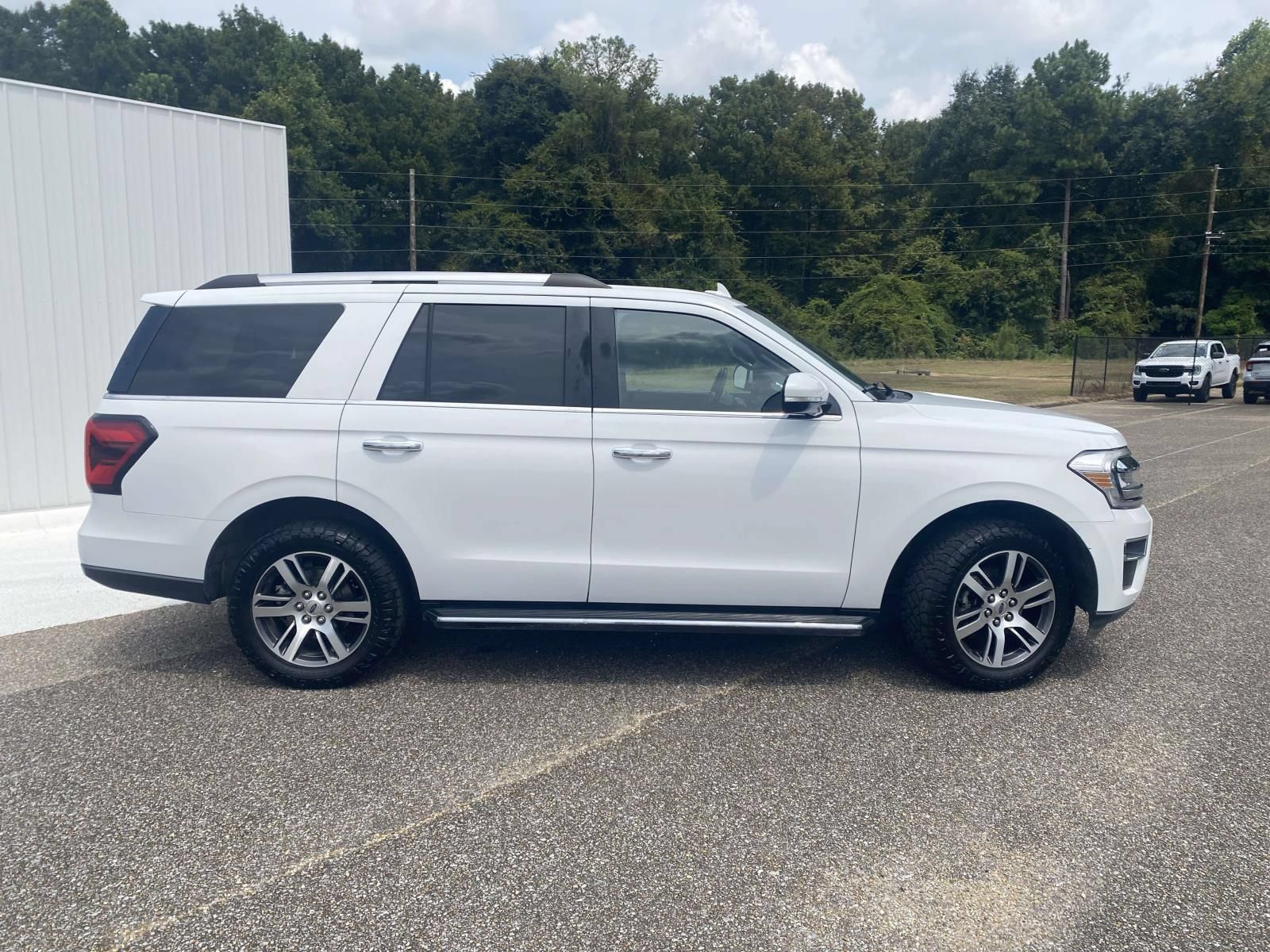 Used 2022 Ford Expedition Limited AWD/4WD image 8