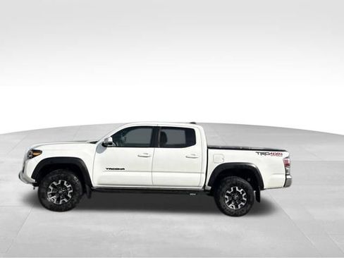 Used 2023 Toyota Tacoma TRD Off-Road w/ Black Out Package (TMS) AWD/4WD image 4