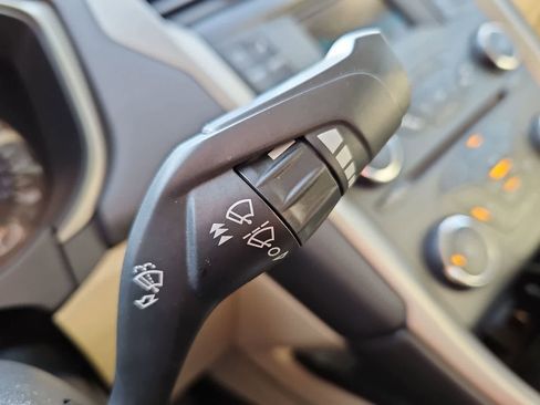 Used 2016 Ford Fusion SE FWD image 25