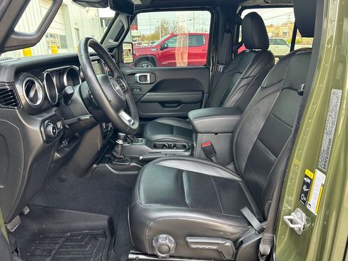 Used 2023 Jeep Wrangler Unlimited Sahara w/ Altitude image 14