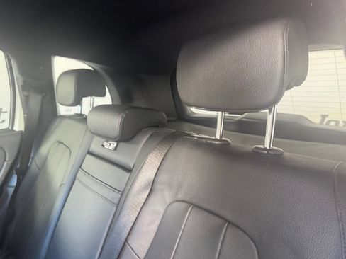 Used 2021 Mercedes-Benz GLB 250 4MATIC image 11