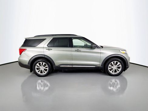 Used 2020 Ford Explorer XLT w/ Equipment Group 202A AWD/4WD image 17