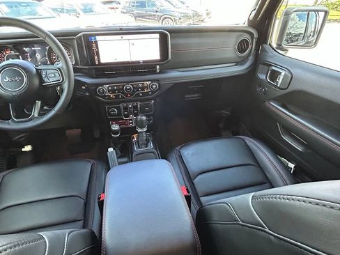 Used 2025 Jeep Wrangler Unlimited Rubicon AWD/4WD image 12