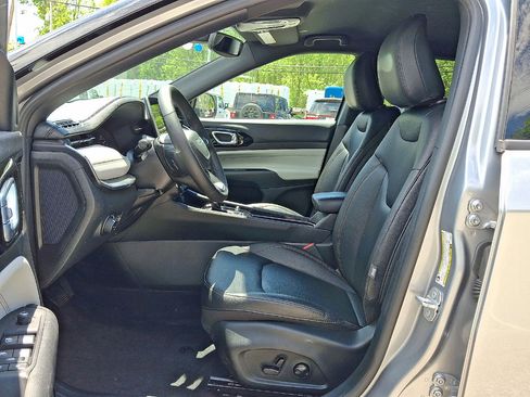 Certified 2024 Jeep Compass Limited AWD/4WD image 11