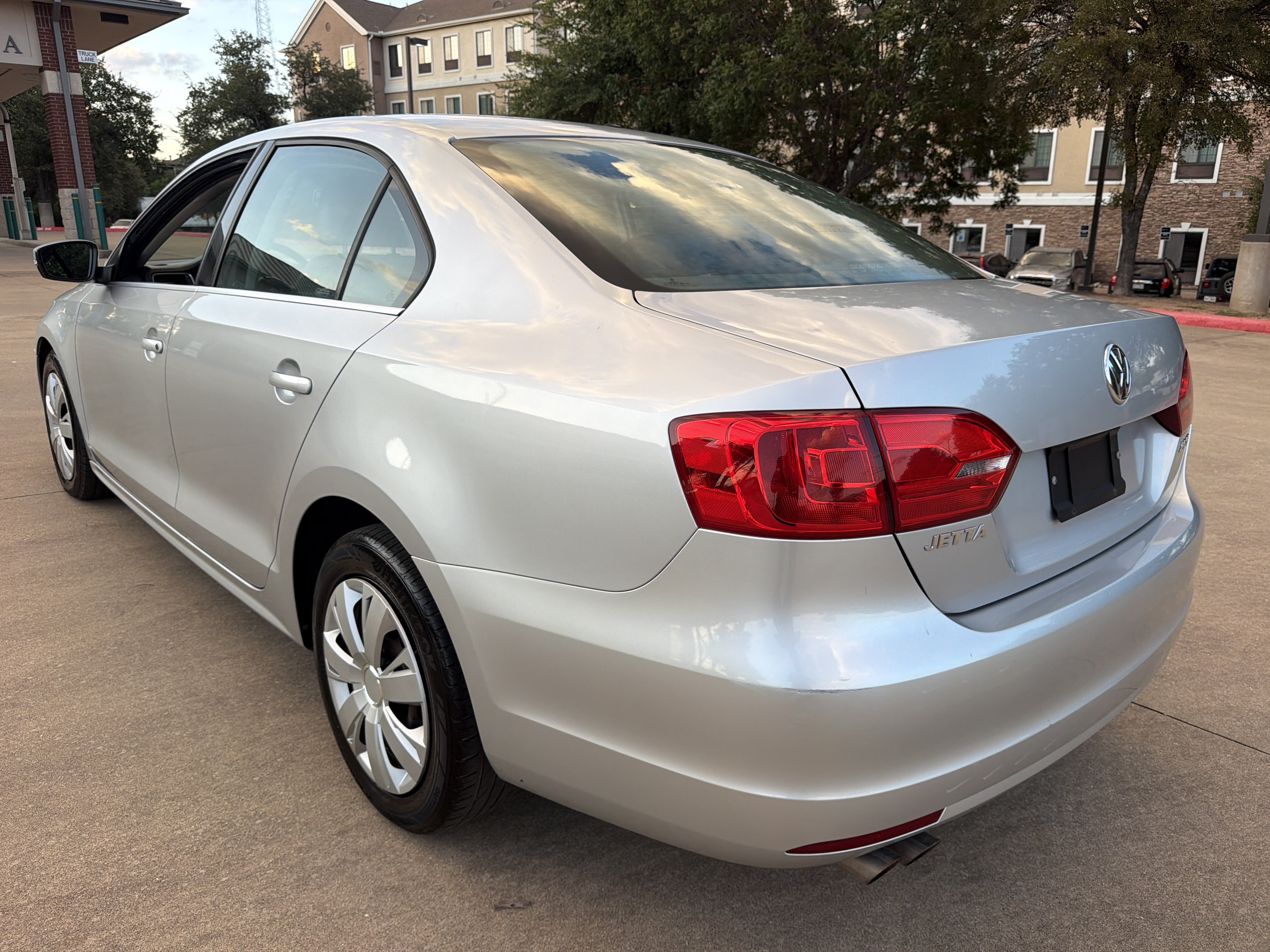 Used 2013 Volkswagen Jetta SE FWD image 5