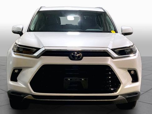 Used 2024 Toyota Grand Highlander AWD image 4