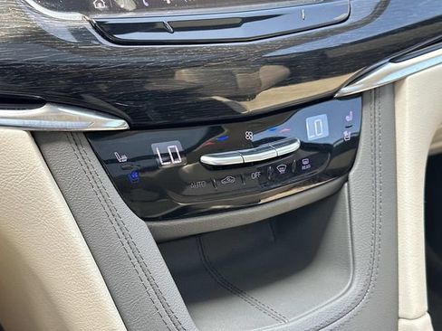 Used 2020 Cadillac XT6 Premium Luxury AWD/4WD image 31