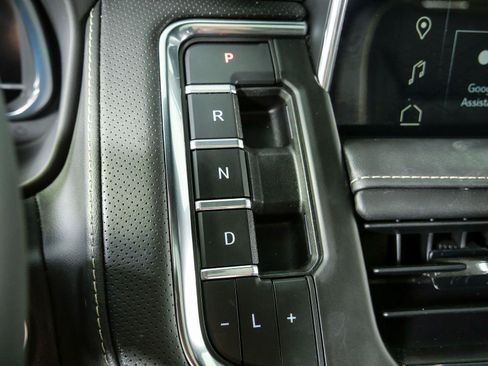 Used 2023 GMC Yukon XL SLT AWD/4WD image 18