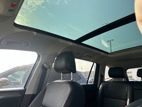 Used 2024 Volkswagen Tiguan SE w/ Panoramic Sunroof Package AWD/4WD image 6