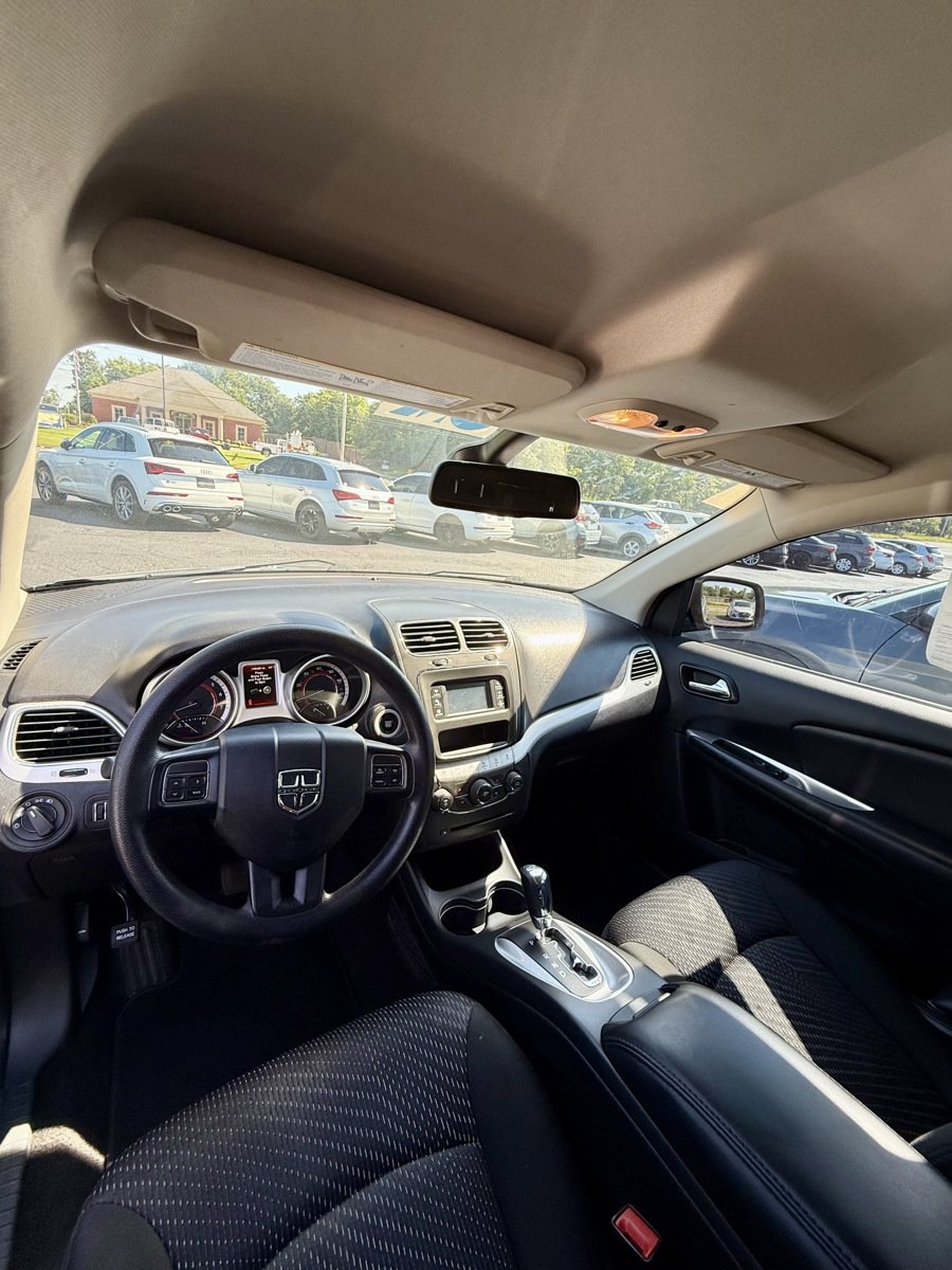 Used 2019 Dodge Journey SE FWD image 5