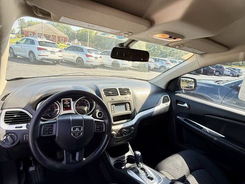 Used 2019 Dodge Journey SE FWD image 5