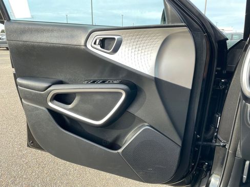 Used 2025 Kia Soul LX w/ LX Technology Package image 18