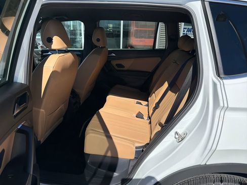 Certified 2024 Volkswagen Tiguan SE image 14