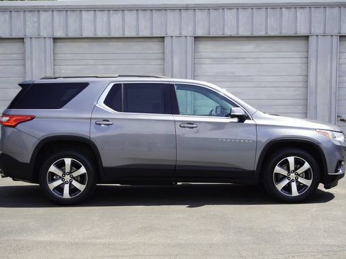 Used 2019 Chevrolet Traverse LT w/ LT Premium Package AWD/4WD image 7