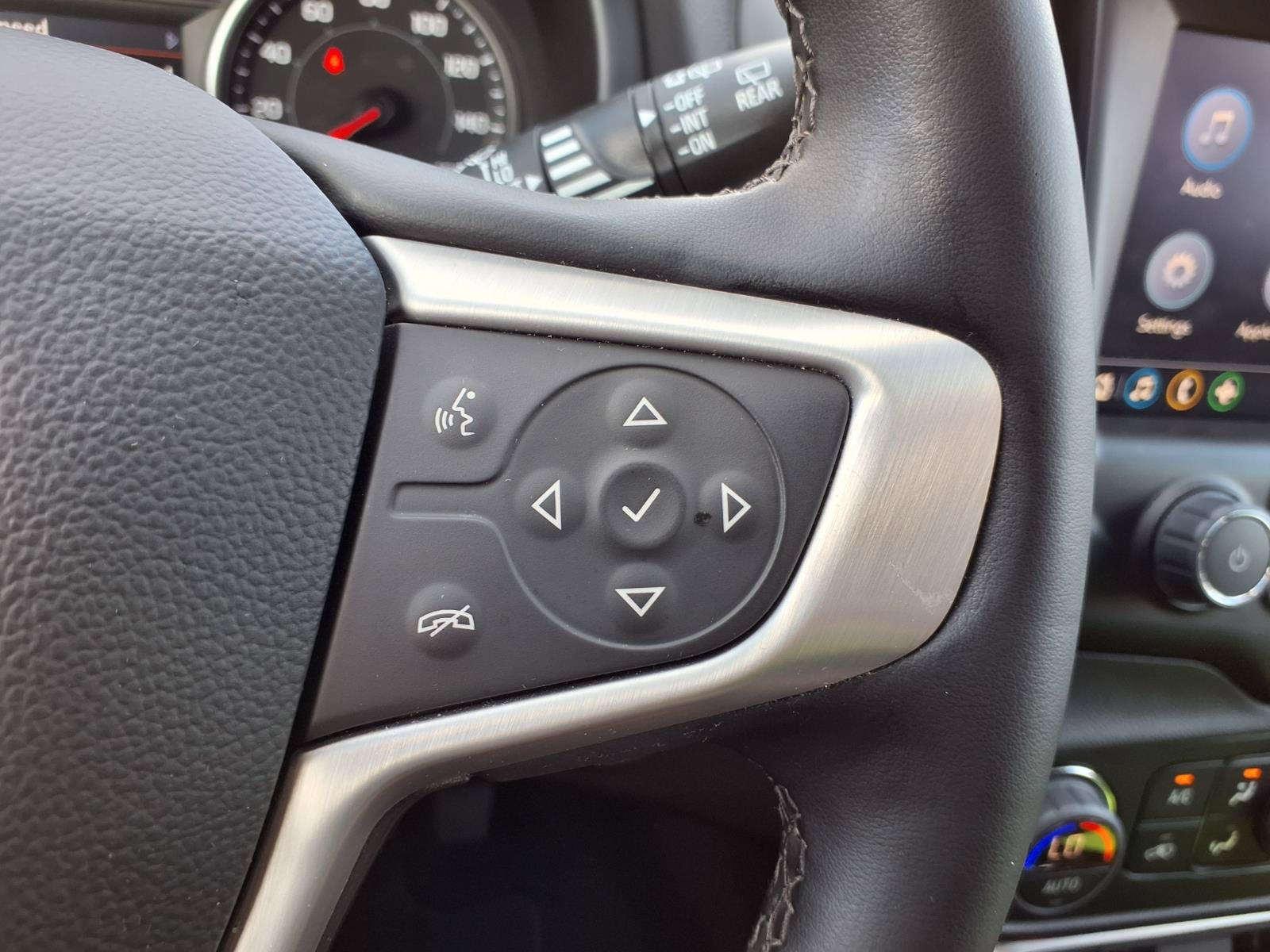 Used 2024 GMC Terrain SLT w/ Elevation Edition FWD image 15
