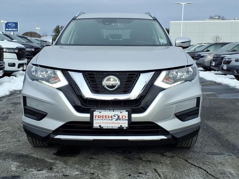 Used 2020 Nissan Rogue SV image 2