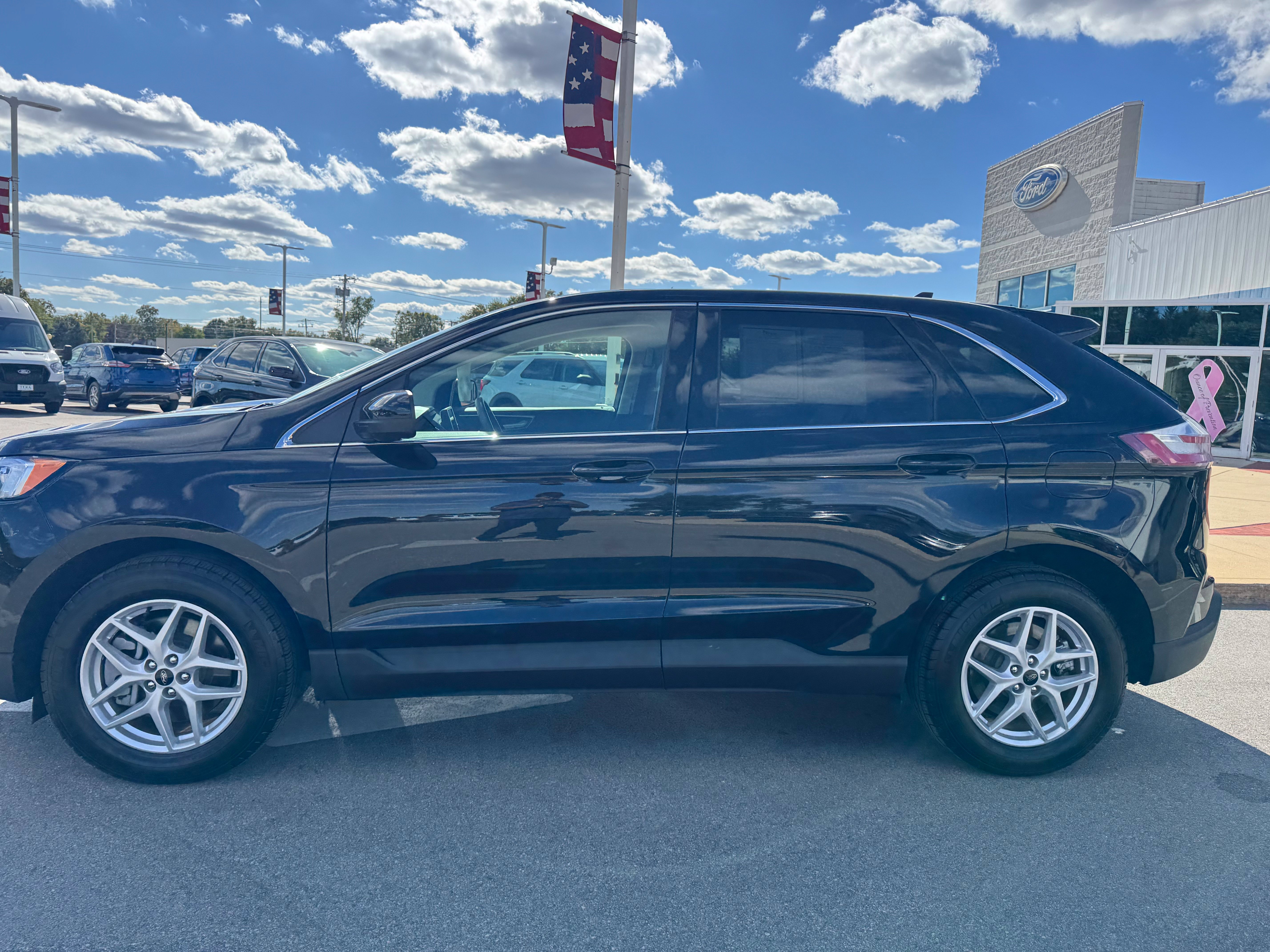 Used 2024 Ford Edge SEL w/ Convenience Package AWD/4WD image 4