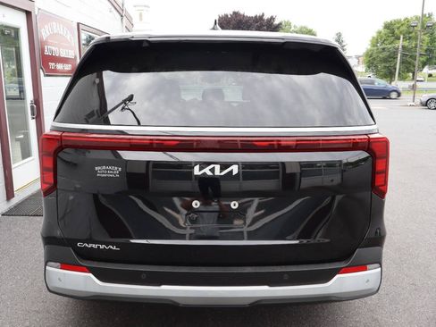 Used 2025 Kia Carnival FWD image 3