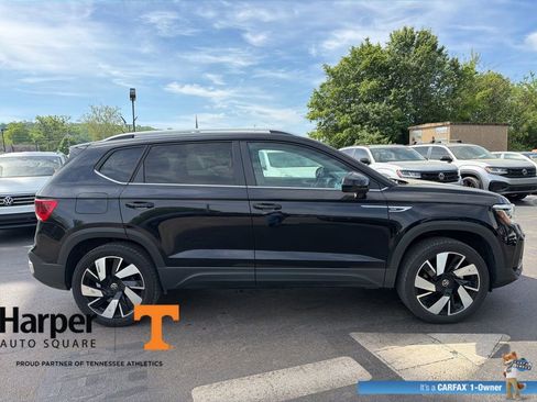 Used 2024 Volkswagen Taos SEL image 6