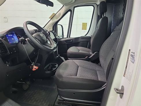 Used 2025 RAM ProMaster 2500 w/ U-Haul Equipment Group FWD image 8