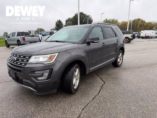 Used 2017 Ford Explorer XLT w/ Equipment Group 202A AWD/4WD image 6