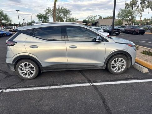 Used 2023 Chevrolet Bolt EUV LT w/ Driver Confidence Package FWD image 3